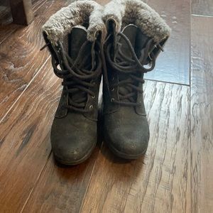 Ugg wedge all weather boots size 6